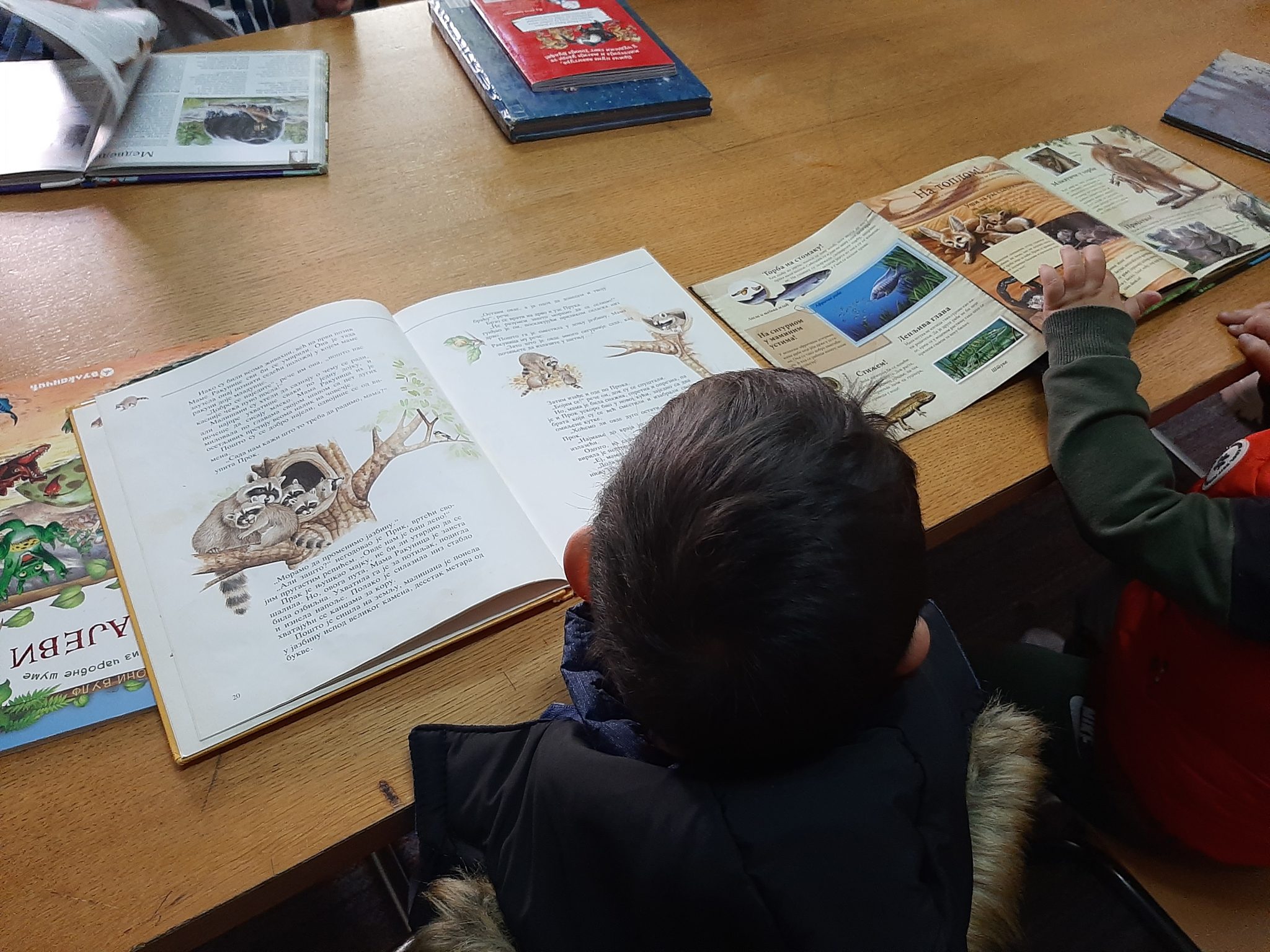 Mališani iz vrtića posetili biblioteku "Vuk Karadžić" u Kovinu